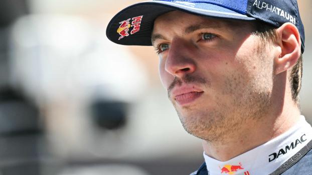 Max Verstappen steht – wieder einmal – im Fokus der Gerüchte in der Formel 1. © APA/afp / ANDREJ ISAKOVIC