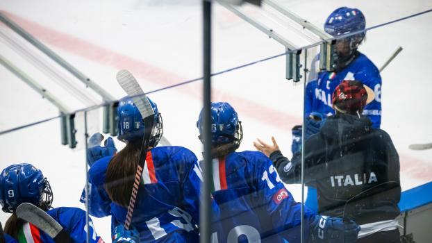 Nadia Mattivi lässt sich feiern. © Hockey Slovakia