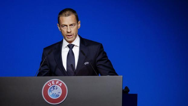 UEFA-Chef Aleksander Ceferin will hart gegen Gianni Infantino vorgehen. © APA/afp / ROBIN VAN LONKHUIJSEN