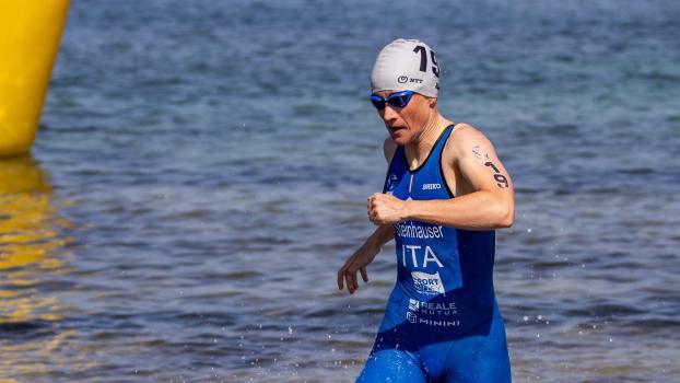 Verena Steinhauser lief vorne mit. © @worldtriathlon @tzaferes