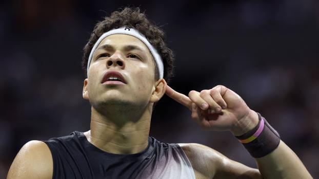 Ben Shelton steht im Finale der US Open. © APA / JULIAN FINNEY