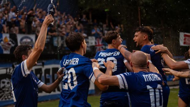 Der FC Obermais darf den ersten Auswärtssieg der neuen Saison bejubeln. © P. Schwienbacher