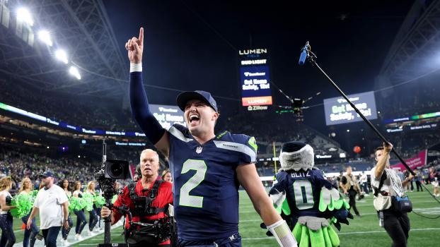 Die Seattle Seahawks jubeln über den Sieg. © APA / STEPH CHAMBERS