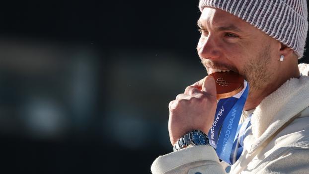 Émilien Jacquelin war über Jahre eine der schillerndsten Persönlichkeiten im Biathlon. © AFP / ODD ANDERSEN