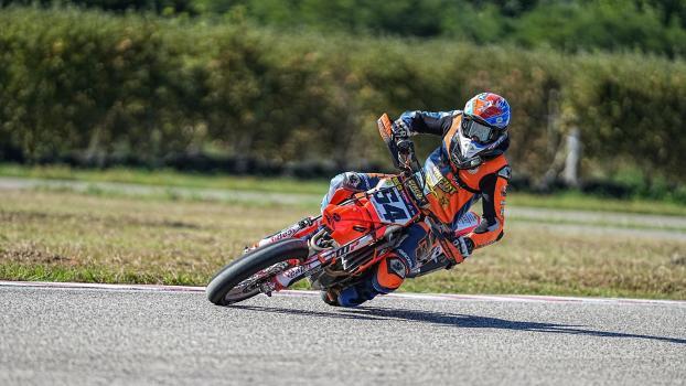 Felix Wegscheider, pilote supermotard de Seis. © Angelo Simonini