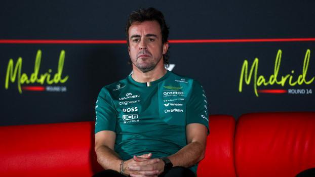Fernando Alonso ist noch kein bisschen müde. © APA/afp / PIERRE-PHILIPPE MARCOU