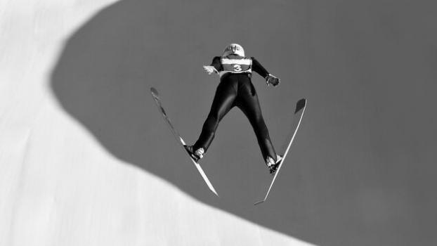 Große Trauer um ein Skisprung-Talent. © Symbolbild
