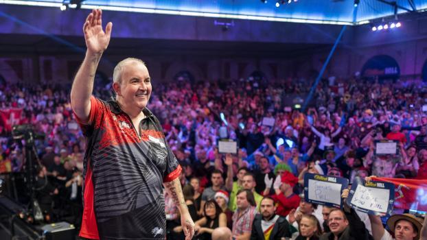 Phil Taylor is back. © AFP/Tolga Akmen / TOLGA AKMEN