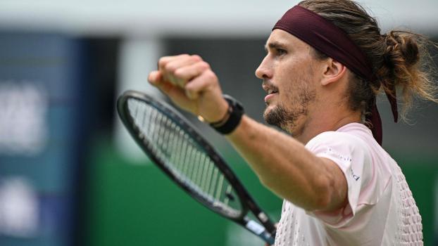 Alexander Zverev spielt das beste Jahr seiner Karriere. © APA/afp / HECTOR RETAMAL