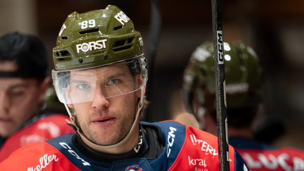 Hannes Kasslatter spricht über das Spiel gegen die Rittner Buam. © RK Photography