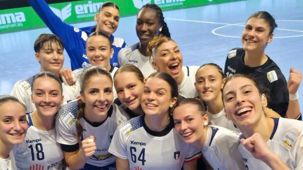 Italiens Handballerinnen jubelten am Donnerstag in Kranewo. © FIGH
