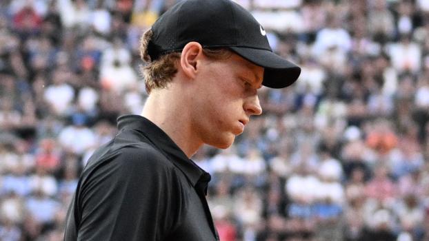 Jannik Sinner muss derzeit pausieren. © AFP / TIZIANA FABI