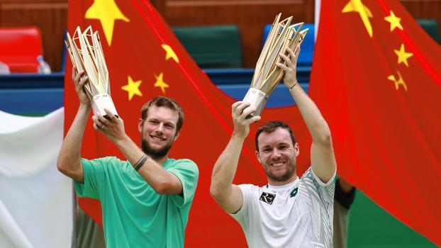 Luca Miedler und Neil Oberleitner haben in Shanghai das Doppelturnier gewonnen. © ANSA / ALEX PLAVEVSKI