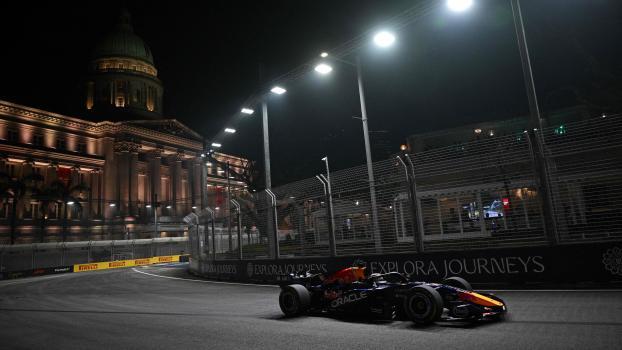 Max Verstappen hat in Singapur einen kühlen Kopf bewahrt. © APA/afp / ANTHONY WALLACE