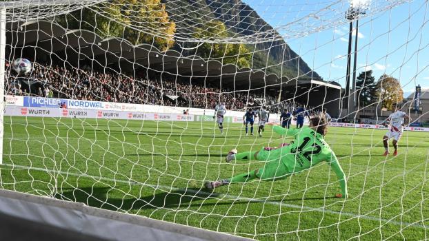 Mit diesem Treffer in allerletzter Sekunde machte Kapitän Salvatore Molina alle glücklich. © DLife