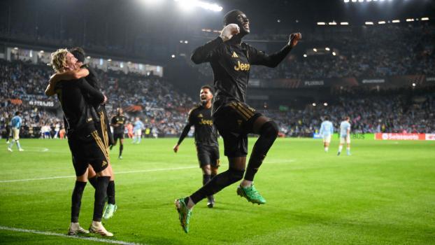 Randal Kolo Muani schlug mit Juventus ganz spät zu. © APA/afp / MIGUEL RIOPA