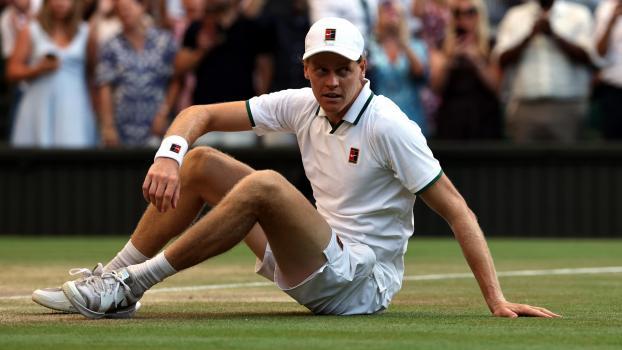 Seit seinem Sieg in Wimbledon bestritt Jannik Sinner kein Spiel mehr. © ANSA / NEIL HALL