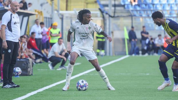 Vasco Lopes (am Ball) flog mit einer Roten Karte vom Platz. © FC Südtirol
