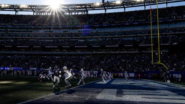 A tragic accident occurred before a football game. © APA / AL BELLO