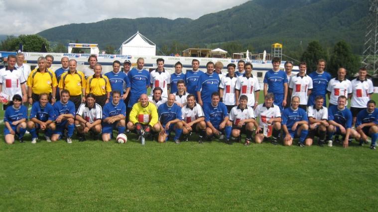 Bereits im Vorjahr standen sich die Nord- und Südtiroler Sportgrößen auf dem Feld gegenüber.