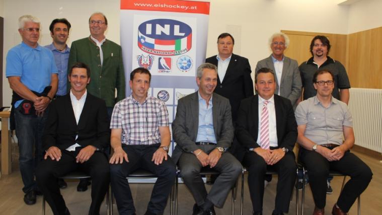 Zufriedene Gesichter bei der INL-Vorstellung in Kaltern (Foto: Hannes Kröss)