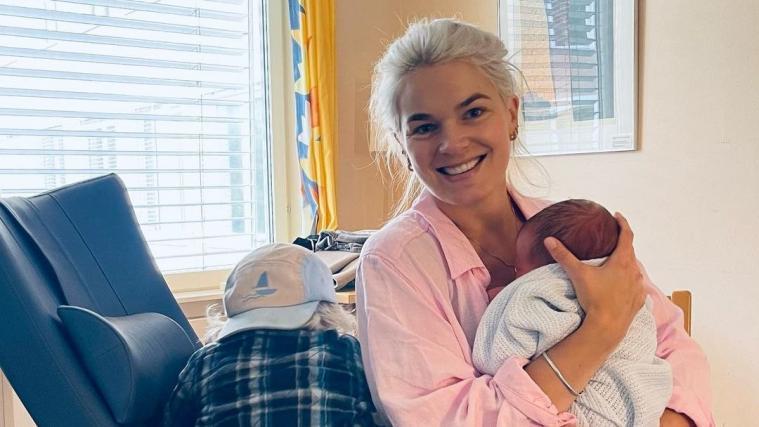 Eine Ski-Queen im Mutterglück. © Social Media