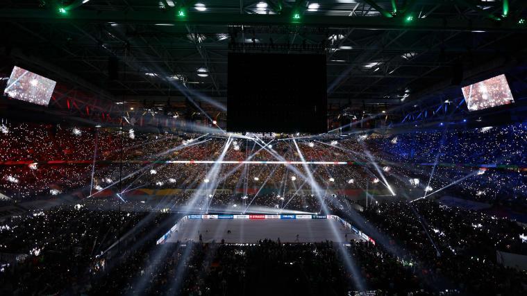 Über 50 000 Fans sahen den EM-Auftakt. © APA/afp / ODD ANDERSEN