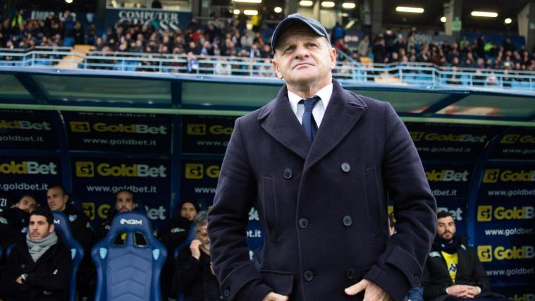 Beppe Iachini mit seinem Markenzeichen: Der dunkelblauen Schildkappe. © ANSA / GIANNI NUCCI