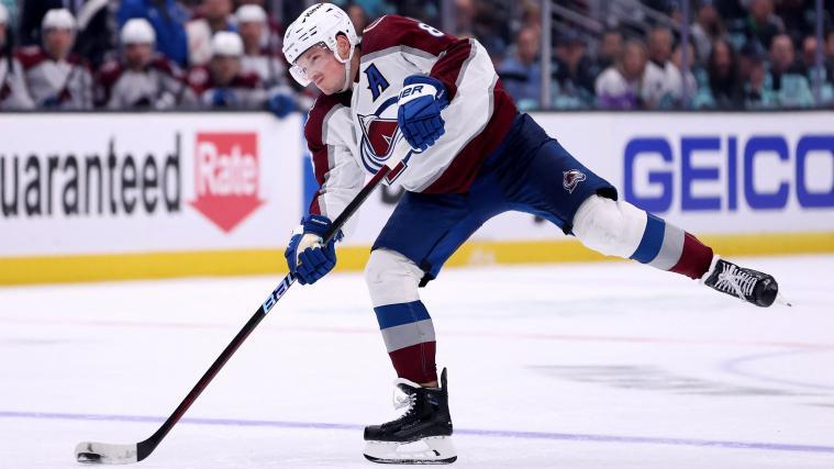 Cale Makar (Colorado Avalanche) kann gut verteidigen, kluge Pässe spielen und Tore erzielen. © APA / STEPH CHAMBERS