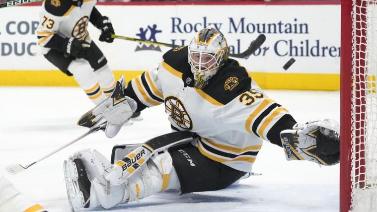 Linus Ullmark (Boston) ist für seine akrobatischen Paraden bekannt.