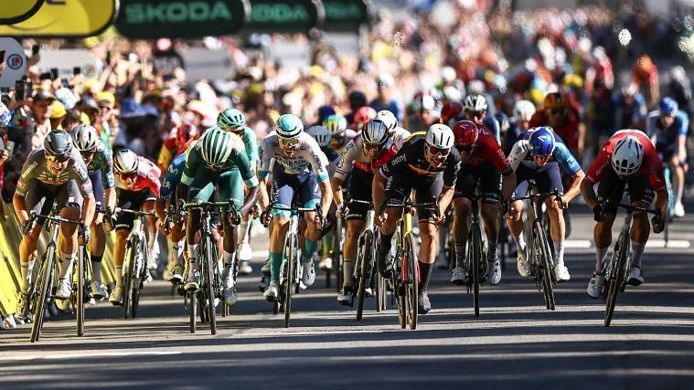 Dylan Groenewegen (r.) sprintete zum Sieg. © APA/afp / ANNE-CHRISTINE POUJOULAT