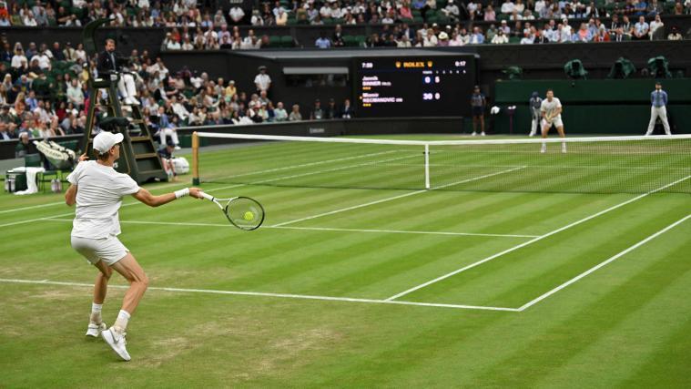 Jannik Sinner will ins Achtelfinale. © APA/afp / GLYN KIRK