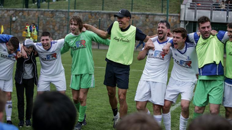 Im Frühjahr schwebte der FC St. Pauls um Trainer Yuri Pellgrini (Bildmitte) auf einer Euphoriewelle. © Rosario Multari