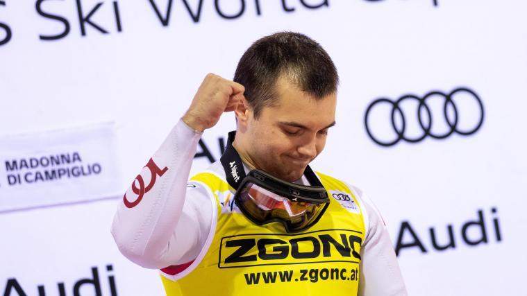 Ski-Ass Albert Popov hat einen emotionalen Sieg gefeiert. © ANSA / ANDREA SOLERO