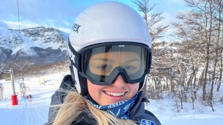 Eine junge Azzurra zeigt im Europacup auf . © sophiee_mathiou