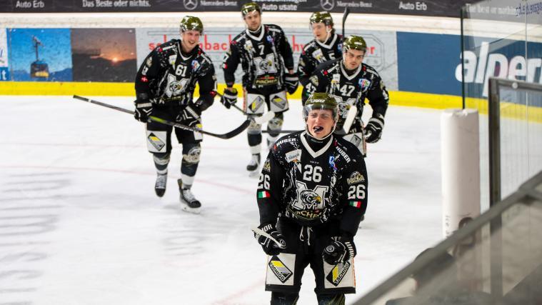 Jakob Fuchs will mit den Adlern ins Halbfinale. © BK Photo