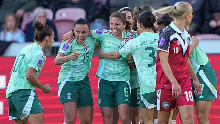 Die Azzurre jubelten gegen Dänemark. © APA/afp / BO AMSTRUP