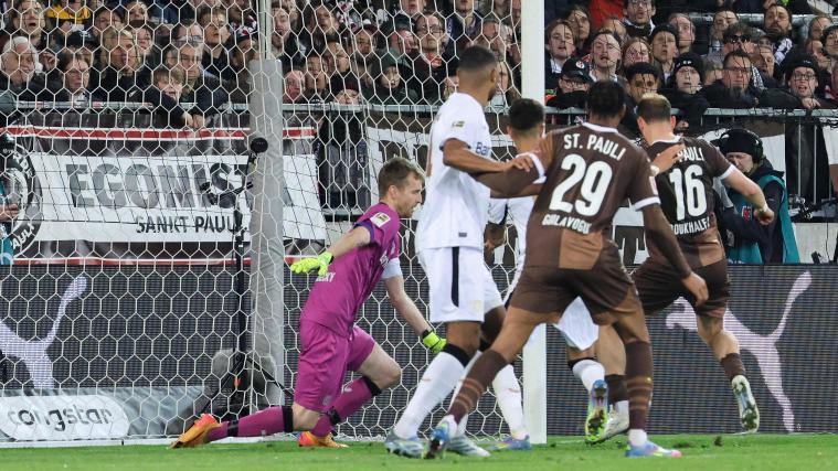 In this scene, Carlo Boukhalfa (far right) scored the 1-1 equalizer. © APA/afp / FRANK MOLTER