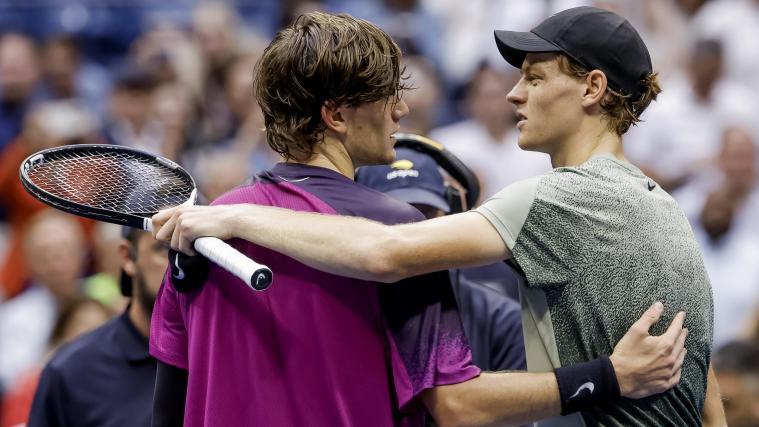 Jack Draper (l.) und Jannik Sinner haben zuletzt gemeinsam in Monte Carlo trainiert. © ANSA / JOHN G. MABANGLO