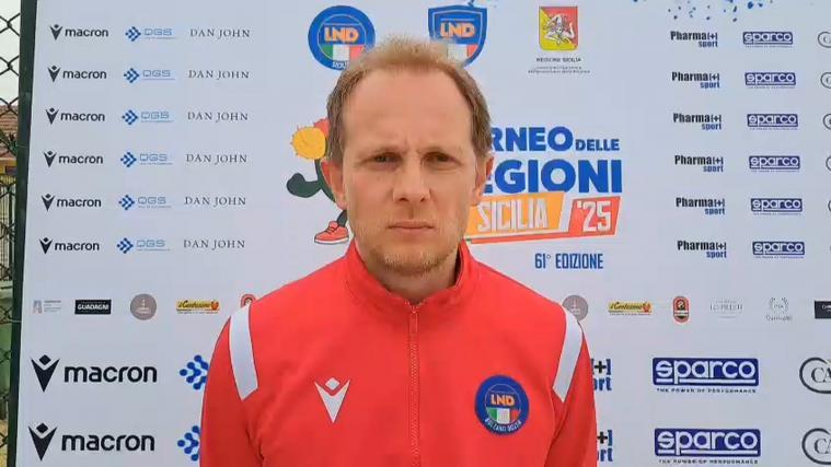 Südtirols U17-Auswahl ist beim Regionenturnier in Sizilien nach den knappen Niederlagen gegen Veneto (2:3) und Friaul (0:1) vorzeitig ausgeschieden. Allerdings wartet mit dem Derby gegen die Trentiner Elf noch ein Highlight, wie Auswahltrainer Manuel Obrist hier im Interview verrät. © stol