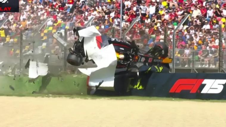 Das Auto wurde völlig zerstört.