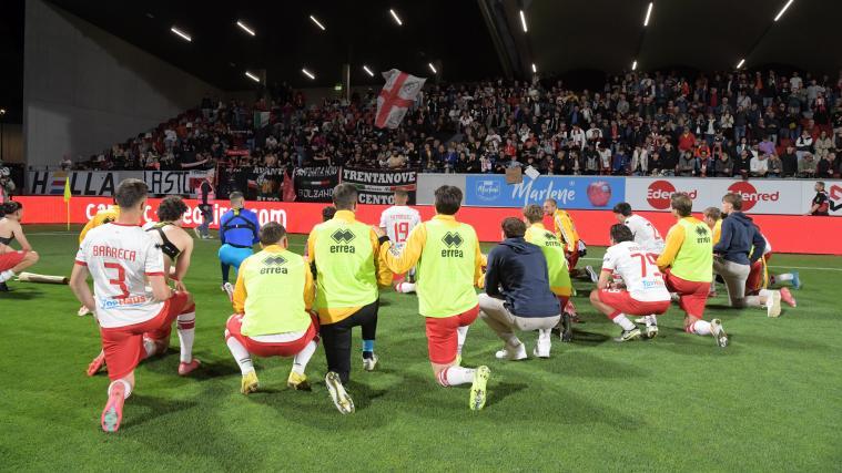 Die FCS-Spieler vor ihren Fans. © DLife
