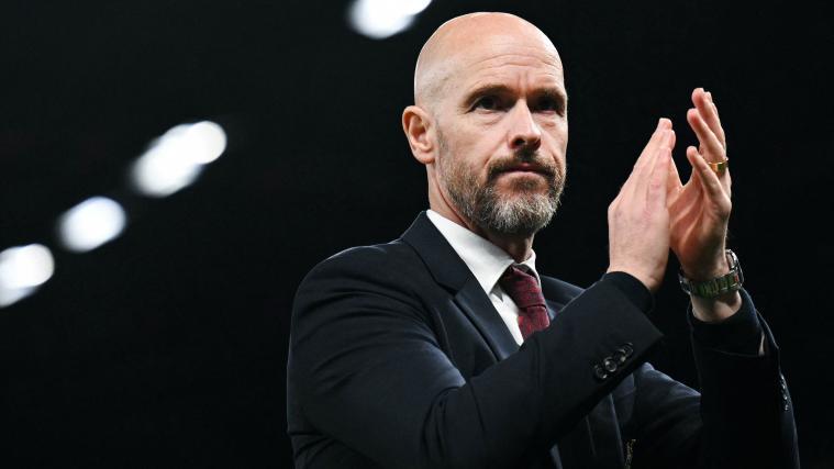 Erik ten Hag will be Leverkusen's new coach. © APA/afp / OLI SCARFF