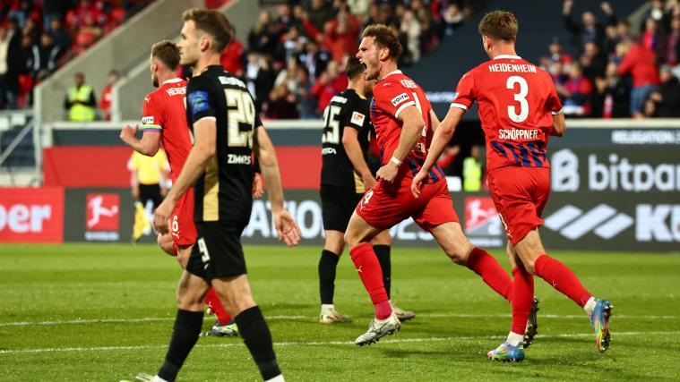 Heidenheim (in Rot) kämpfte sich stark zurück. © ANSA / ANNA SZILAGYI