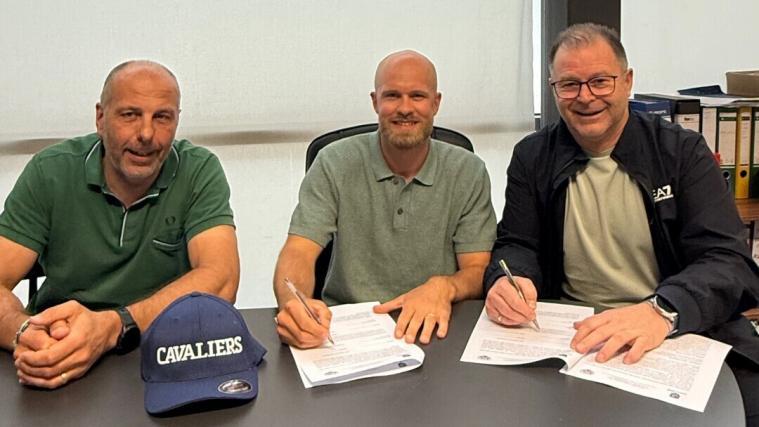 Juhani Matikainen (Mitte) ist der neue Cheftrainer der Unterland Cavaliers.