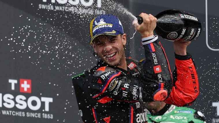 Marco Bezzecchi hat in Silverstone triumphiert. © APA/afp / ADRIAN DENNIS