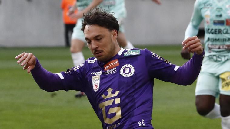 Simon Straudi ist mit der Austria Klagenfurt abgestiegen. © APA / GERT EGGENBERGER