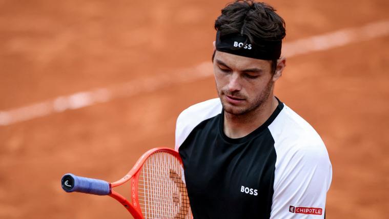 Völlig entnervt verließt der Superstar die Bühne. © APA/afp / ALAIN JOCARD