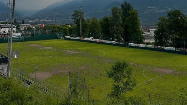 The same picture has been the same for many years: The sports field in Tscherms is small and in poor condition. © ASV Tscherms