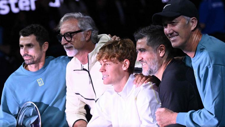 Das Team hinter Jannik Sinner wird umgekrempelt. © APA/afp / WILLIAM WEST